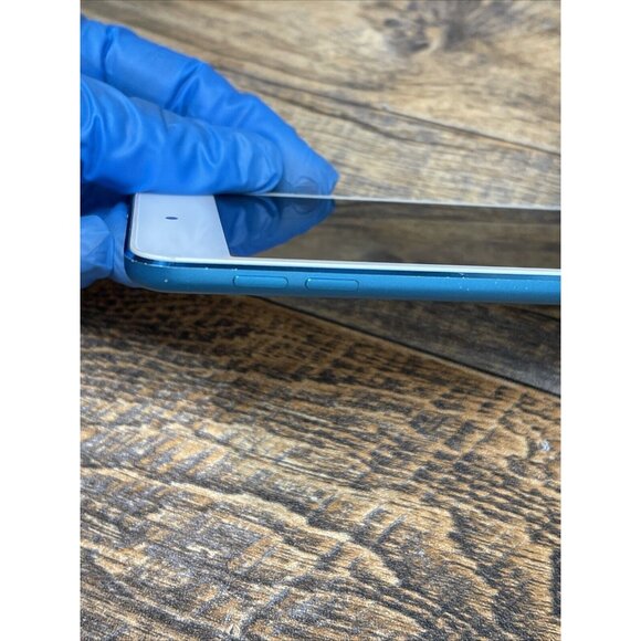 Apple iPod Touch 5th  Generation Blue 16GB Model:A1421 Bundle W/ Cable & Adapter - Picture 7 of 7